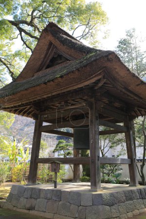 Foto de Templo tradicional japonés en Japón en el fondo de la naturaleza - Imagen libre de derechos