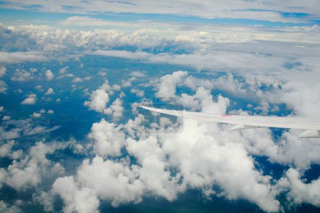 Foto de Plano alto sobre nubes esponjosas - Imagen libre de derechos