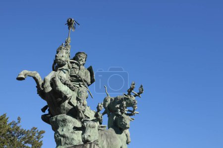 estatua de hojo soun en japón sobre fondo