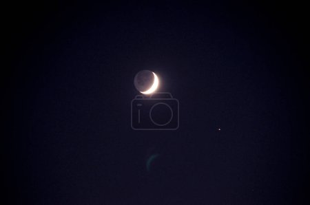 Téléchargez les photos : Lune dans le ciel nocturne - en image libre de droit