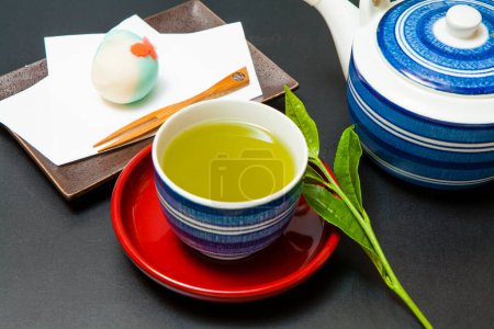 Téléchargez les photos : Thé vert à la menthe et au thé - en image libre de droit