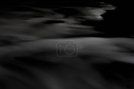 Foto de Niebla abstracta o humo sobre fondo negro - Imagen libre de derechos