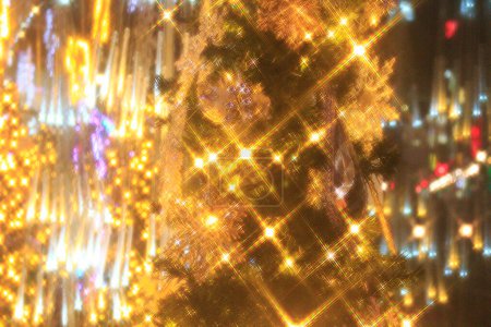 Téléchargez les photos : Lumières de Noël déconcentrées fond festif abstrait - en image libre de droit