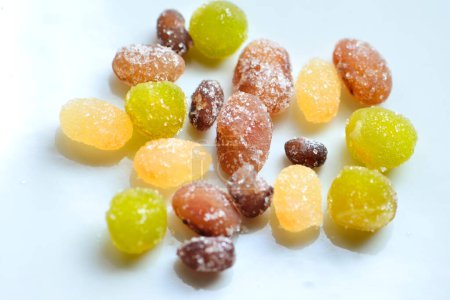 Foto de Primer plano tiro de dulces frutas confitadas, fondo de postre - Imagen libre de derechos