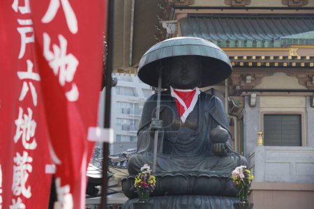 Téléchargez les photos : Belle statue dans Sugamo Stone Temple Jizo au Japon - en image libre de droit