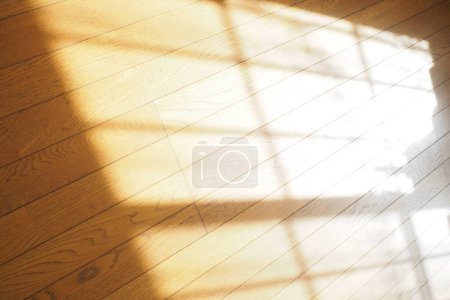 Foto de Textura de piso de madera con sombras en habitación vacía - Imagen libre de derechos