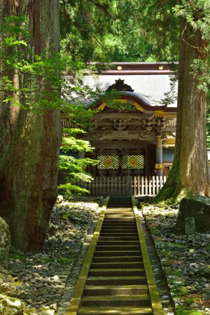 Téléchargez les photos : Représentation panoramique d'un ancien sanctuaire japonais - en image libre de droit