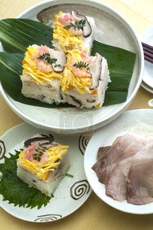 Téléchargez les photos : Ensemble de délicieux plats asiatiques sur la table - en image libre de droit
