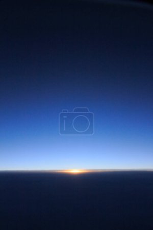 Téléchargez les photos : Beau ciel avec des nuages. concept de voyage - en image libre de droit