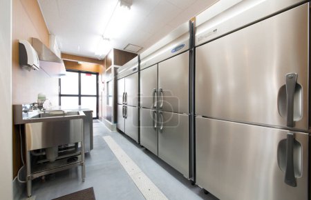 Kühlschränke aus Edelstahl in der modernen Küche 