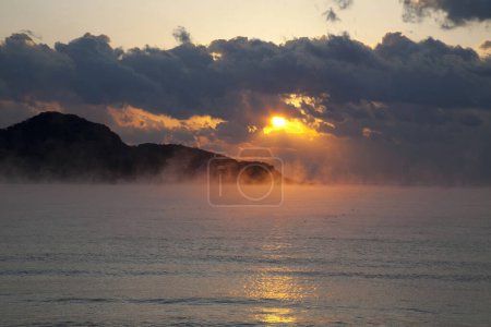 Foto de Hermosa puesta de sol sobre el mar, fondo de la naturaleza - Imagen libre de derechos
