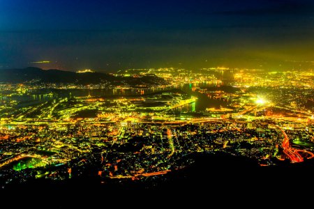 Kitakyushu City, Prefectura de Fukuoka, Japón Vista nocturna desde la montaña Sarakura.