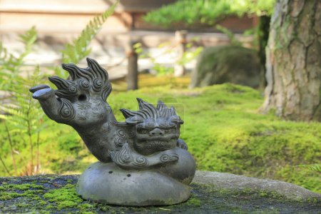 Téléchargez les photos : Jardin japonais en été - en image libre de droit