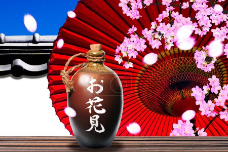 Foto de Botella de sake con cerezo en flor en el fondo - Imagen libre de derechos