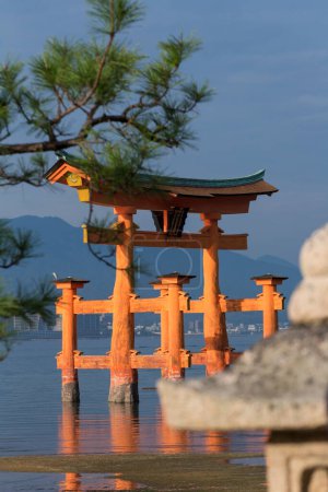 Porte flottante Torii du temple du sanctuaire Itsukushima à Miyajima, Japon