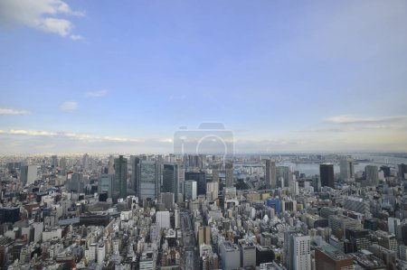 Foto de Vista aérea de la ciudad japonesa moderna durante el día - Imagen libre de derechos
