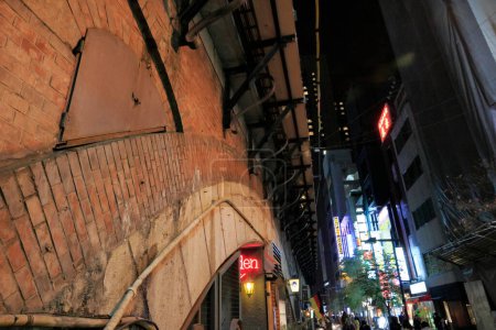 Téléchargez les photos : Nuit vue sur la rue de Tokyo, Japon - en image libre de droit