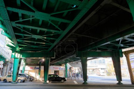 Foto de Estructura de puente de metal verde, fondo industrial - Imagen libre de derechos