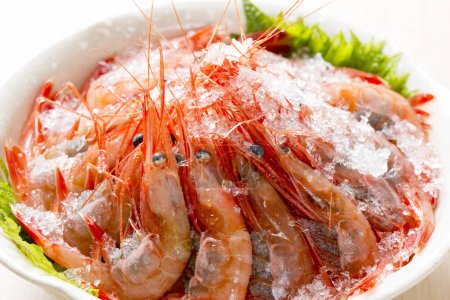 Téléchargez les photos : Assiette de délicieuses crevettes - en image libre de droit