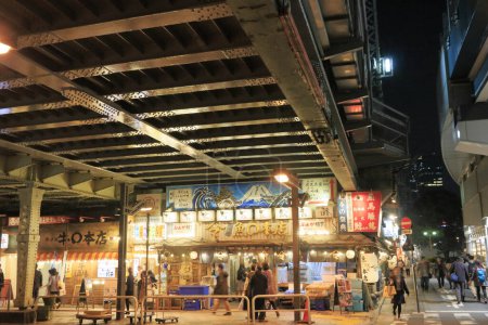 Téléchargez les photos : Vue sur la rue de Tokyo la nuit. Japon - en image libre de droit