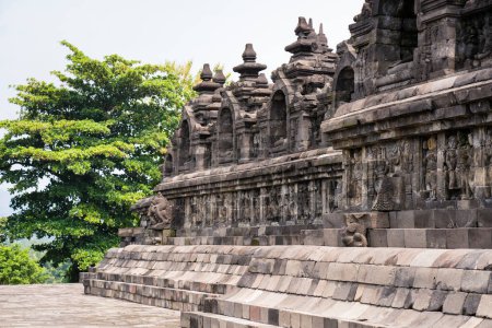 Foto de Hermosa arquitectura del templo budista Borobudur en Magelang Regencia, cerca de la ciudad de Magelang y la ciudad de Muntilan, en Java Central, Indonesia - Imagen libre de derechos