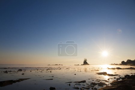 Téléchargez les photos : Scenic Amaharashi Coast au coucher du soleil à Toyama, Japon - en image libre de droit