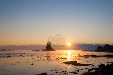 Téléchargez les photos : Scenic Amaharashi Coast au coucher du soleil à Toyama, Japon - en image libre de droit