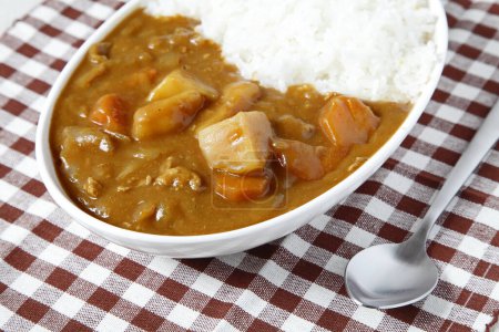 Téléchargez les photos : Riz au curry avec porc et curry - en image libre de droit