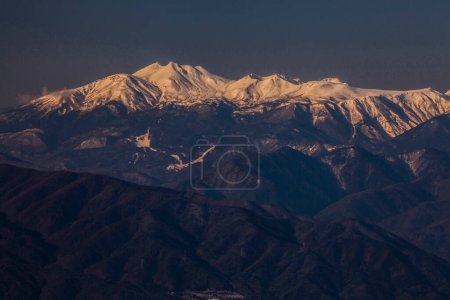 Téléchargez les photos : Sommets enneigés des montagnes - en image libre de droit