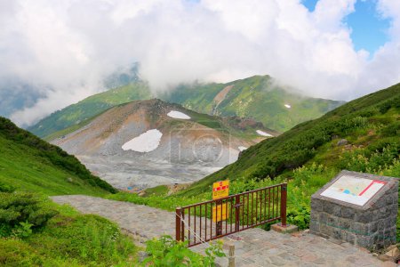 Foto de Plano escénico de hermosas colinas verdes en Japón - Imagen libre de derechos