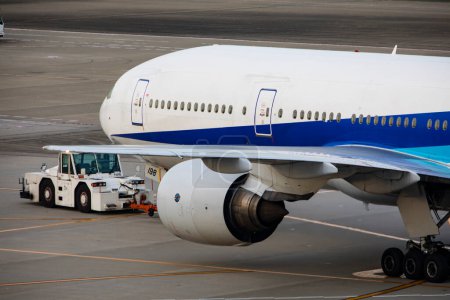Foto de Transporte de aviones en el aeropuerto, concepto de viaje - Imagen libre de derechos