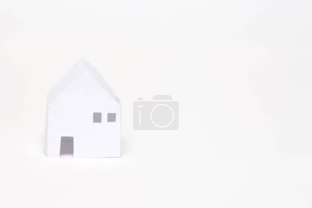 Foto de Modelo de casa blanca sobre fondo blanco - Imagen libre de derechos