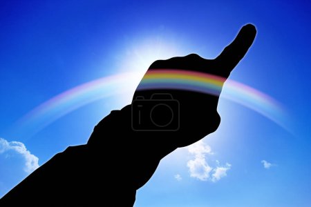 Téléchargez les photos : Silhouette de la main pointant sur le fond du ciel - en image libre de droit