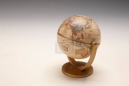 Téléchargez les photos : Globe avec carte, vue rapprochée - en image libre de droit