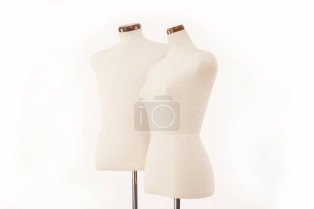 Foto de Maniquíes para coser ropa femenina y masculina aislada sobre fondo blanco - Imagen libre de derechos