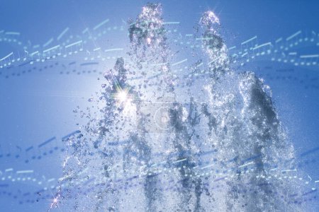 Téléchargez les photos : Des éclaboussures d'eau avec des notes musicales sur fond - en image libre de droit