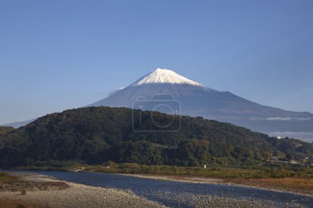 Téléchargez les photos : Haut de la montagne Fuji avec un beau ciel bleu - en image libre de droit