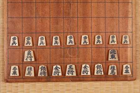 Foto de Ajedrez japonés de madera sobre fondo, primer plano - Imagen libre de derechos