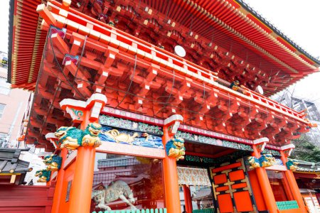 Téléchargez les photos : Zuishin-mon, la porte principale à deux étages, l'entrée du sanctuaire Kanda, Chiyoda, Tokyo, Japon - en image libre de droit