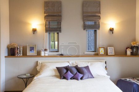 Téléchargez les photos : Chambre dans un appartement moderne - en image libre de droit