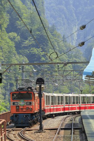 Téléchargez les photos : Kurobe Gorge Railway, Kurobe, Toyama, Japon - en image libre de droit