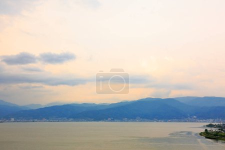 Sonnenuntergang Blick auf den Suwa-See im Kiso-Gebirge, in der zentralen Region der Präfektur Nagano, Japan