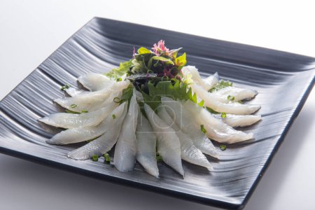 Téléchargez les photos : Cuisine photo de poisson sashimi sur l'assiette, cuisine asiatique - en image libre de droit