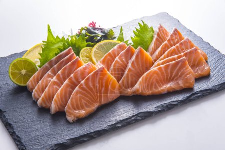 Foto de Sashimi de salmón fresco con hierbas - Imagen libre de derechos