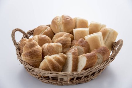 Foto de Pila de panes frescos sobre fondo blanco - Imagen libre de derechos