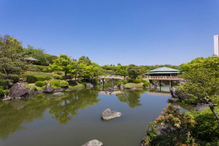 Téléchargez les photos : Jardin japonais traditionnel - Sakai City, Osaka, Japon - en image libre de droit