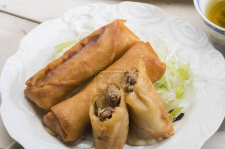 Téléchargez les photos : Crispy Beef Spring Rolls, cuisine asiatique - en image libre de droit