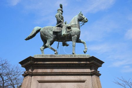 Statue du prince Komatsu Akihito au parc Ueno à Tokyo.