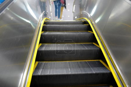 Foto de Escaleras modernas en el metro - Imagen libre de derechos