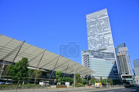 Foto de Edificios comerciales en Tokyo Midtown, Japón. Vista diurna - Imagen libre de derechos